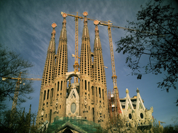 La Sagrada Familia, oeuvre majeur de Gaudi, l'une des dernires grandes cathdrales toujours en construction  ce jour.