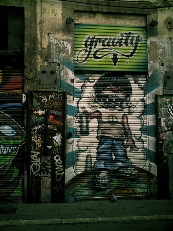Graffitis sur les murs, quand l'imaginaire rinvestis la ville.